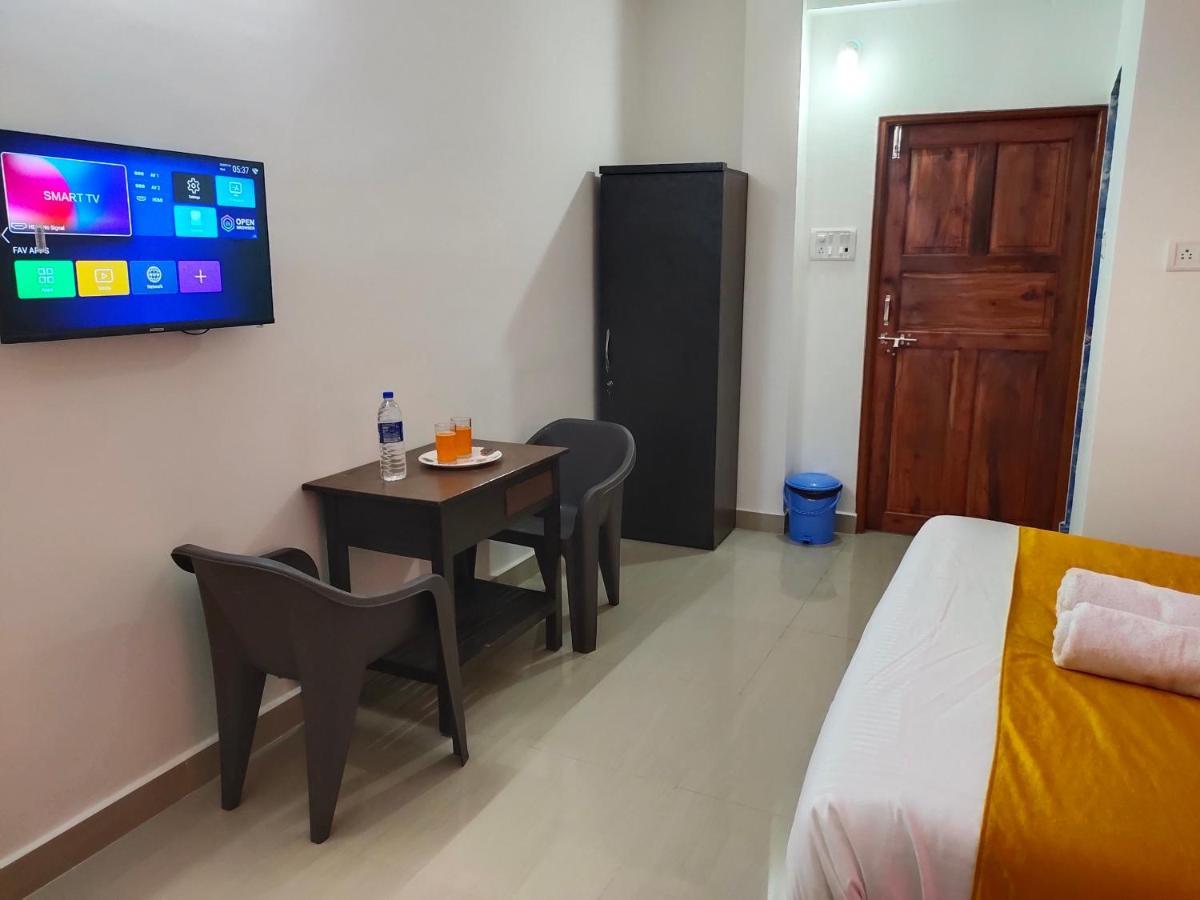 Om Baga Residency Hotel Luaran gambar
