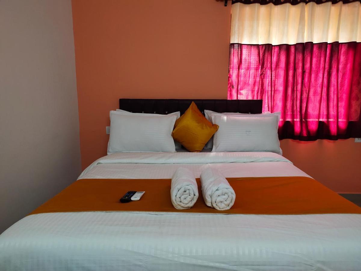 Om Baga Residency Hotel Luaran gambar